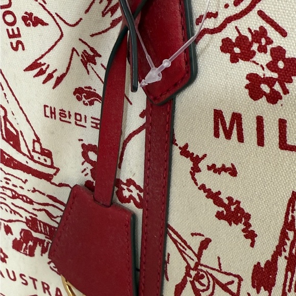 NWT Tory Burch Illustrated Tote in Red Cream highlighting international cities - Picture 6 of 13